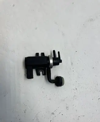 Volkswagen Touareg I Turbo solenoid valve 1J0906627 72290320