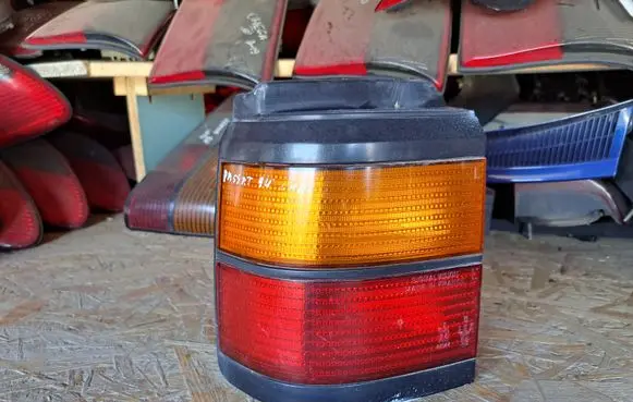 Volkswagen PASSAT B3 Rear/tail lights 333945111