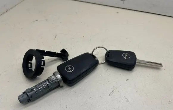 Opel Astra H Ignition key/card 13149658