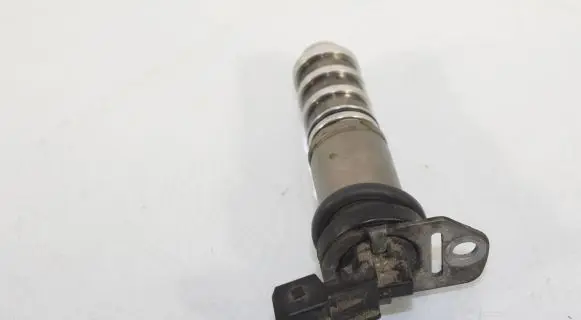 BMW 7 F01 F02 F03 F04 Camshaft vanos timing valve 8605128 13151880