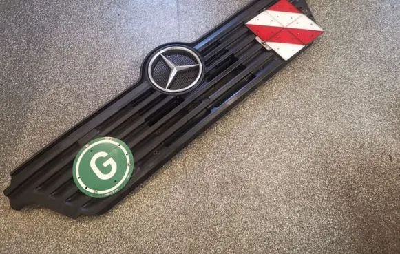 Mercedes-Benz 100 W631 Front grill A9408880023 A9408880123