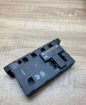 Mercedes-Benz C W203 Door control unit/module 2038201585 Leftside