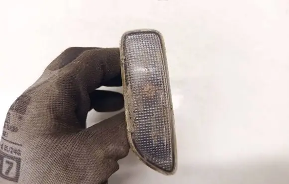 Volvo XC90 Front fender indicator light E101678