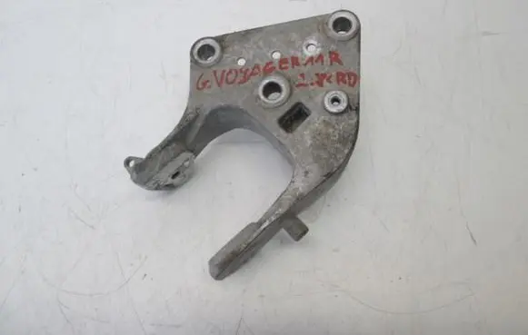 Chrysler Voyager Engine mounting bracket
