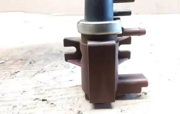 Peugeot 308 Vacuum valve 9652570180