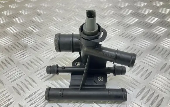 Audi TT TTS Mk2 Engine coolant pipe/hose 06F121133G