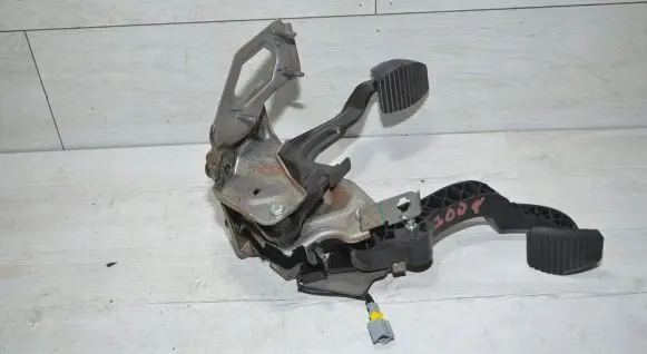 Peugeot 2008 I Pedal assembly 3991