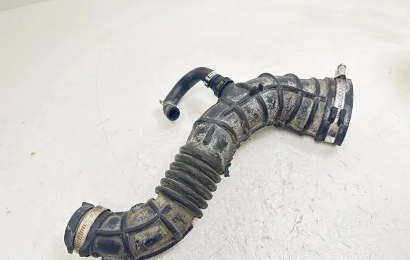 Renault Clio III Air intake hose/pipe 8200500383