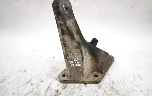 BMW 3 E46 Engine mounting bracket 6750108