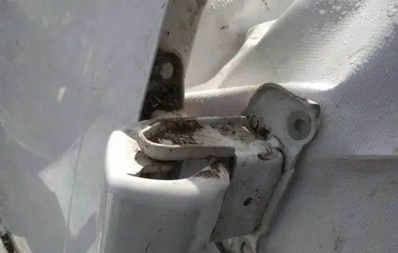 Opel Vivaro Rear door lower hinge