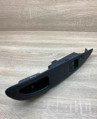 Nissan Primera Electric window control switch 25401AV620 80951AV700