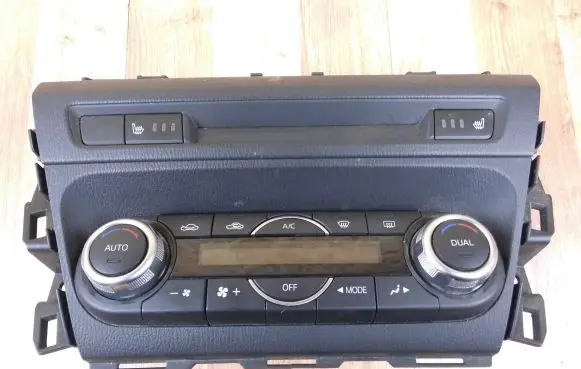 Mazda 3 II Climate control unit BHT161190E BHT161190