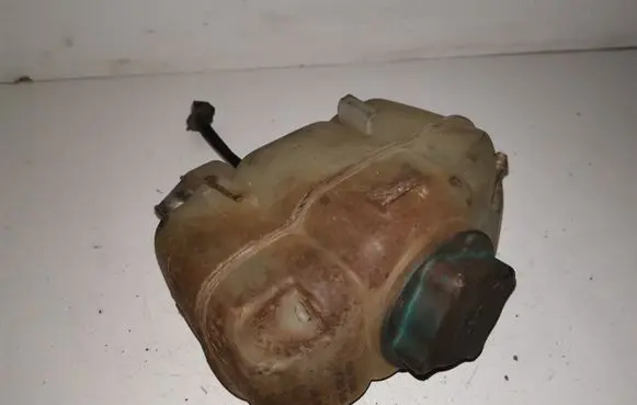 Volvo V70 Coolant expansion tank/reservoir 8683455 8683456 9445462