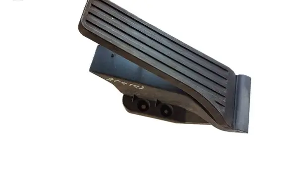 Mercedes-Benz C W204 Accelerator throttle pedal A2043000004