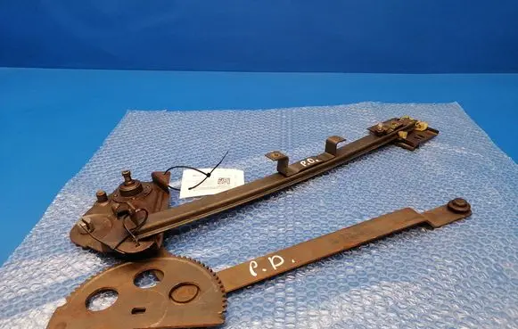 Volkswagen K70 Front door manual window regulator 481837402 481837404