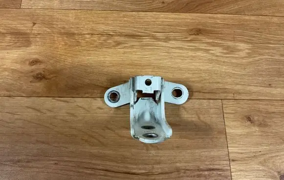 Hyundai i30 Rear door lower hinge 