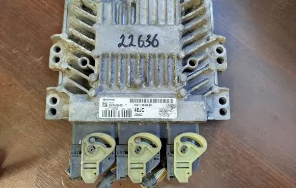 Ford Fiesta Engine control unit/module 8v2112a650ec 8v21-12a650-ec