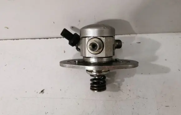 BMW 5 F10 F11 Mechanical fuel pump 8604232