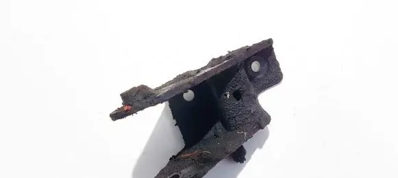 Nissan Almera N16 Engine mounting bracket