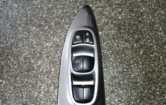 Nissan Juke I F15 Electric window control switch 254011KA0B