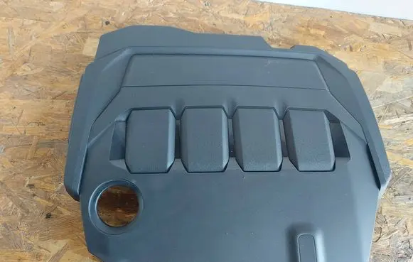 Volkswagen Tiguan Engine cover (trim) 05L103954K