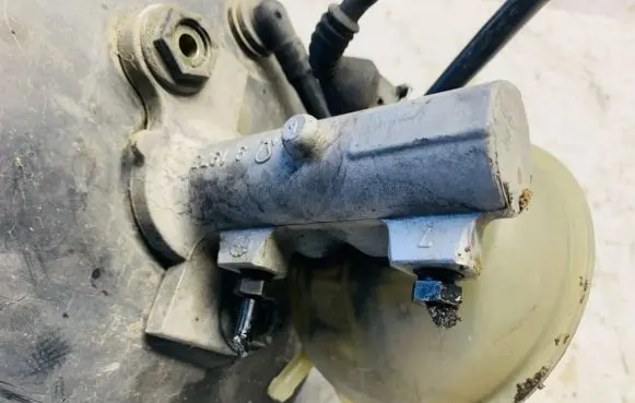 Audi A4 S4 B5 8D Master brake cylinder 8d0611301