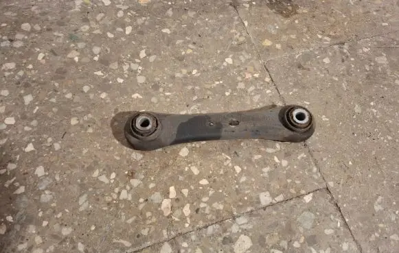 Rear control arm