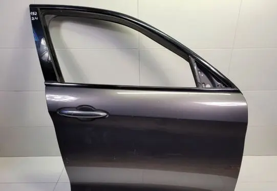 Alfa Romeo Stelvio Front door