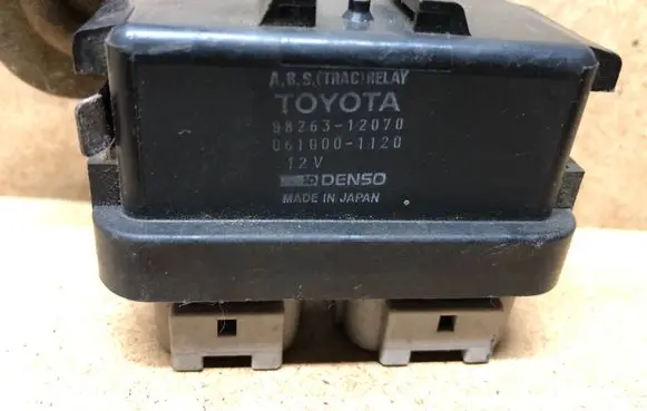 Toyota Avensis T250 ABS relay 8826312070 0610001120