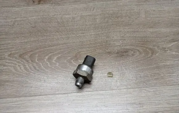 Volvo V70 Brake power pressure regulator 10052299271