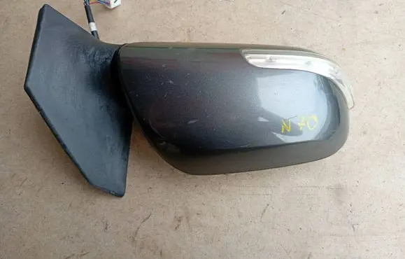 Toyota Avensis T250 Front door electric wing mirror 123332