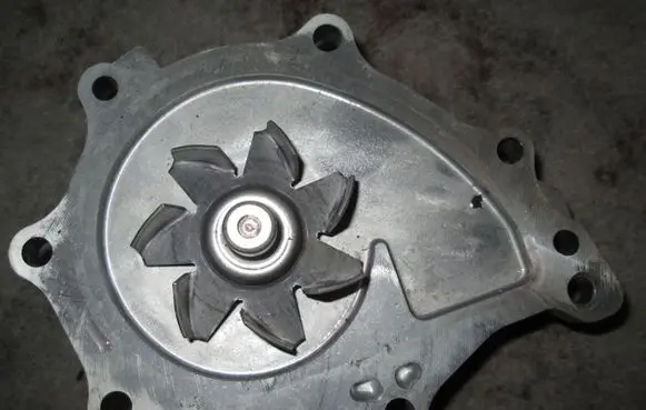 Toyota RAV 4 (XA40) Water pump