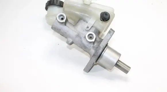 Mazda 3 II Master brake cylinder