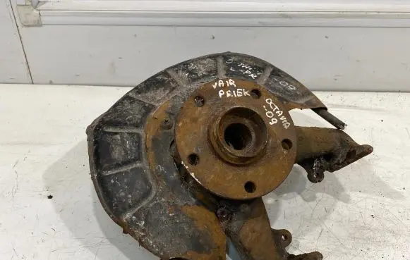 Skoda Octavia Mk2 (1Z) Front wheel hub