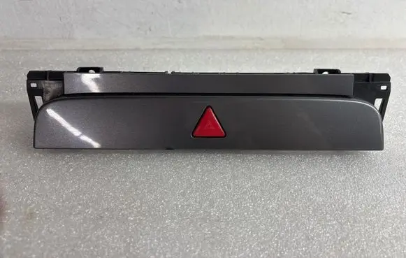 Volkswagen PASSAT B6 Hazard light switch 3C0857318C
