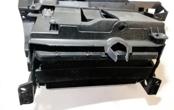 Glove box