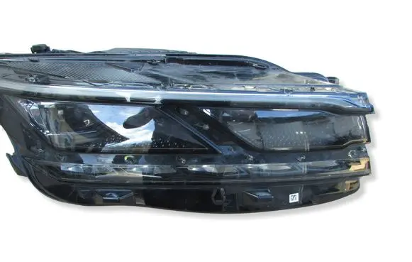 Volkswagen Touareg III Headlight/headlamp 761941082
