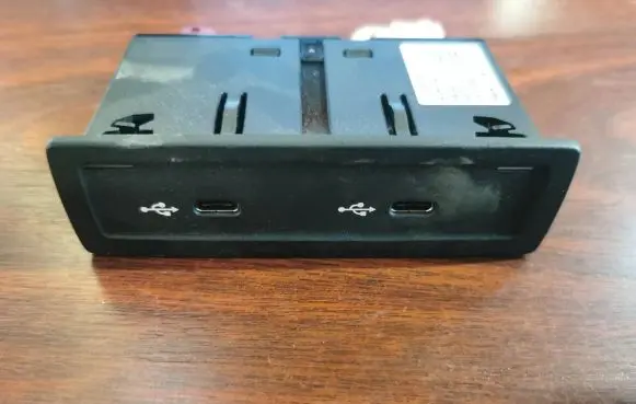 Mercedes-Benz E AMG W213 USB socket connector A2478204002 0038879 HM17510W1751