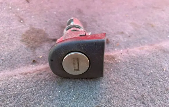 Skoda Octavia Mk2 (1Z) Front door lock (next to the handle) 1Z0837167D