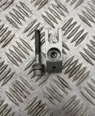 Opel Insignia A Fuel Injector clamp holder 55564625