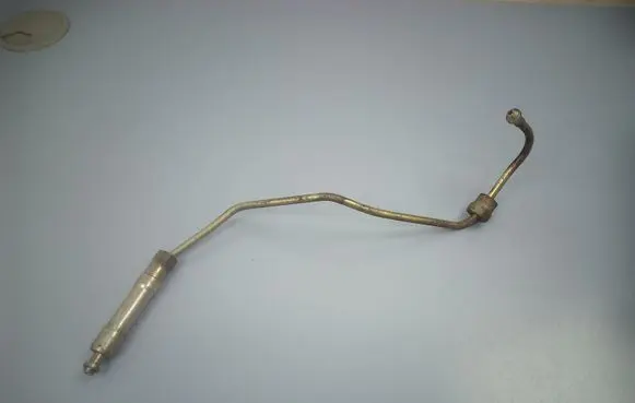 Mitsubishi Pajero Fuel injector supply line/pipe ME203145