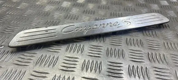 Porsche Cayenne (92A) Front sill trim cover 23890010