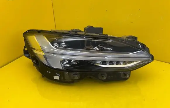 Volvo S90, V90 Headlight/headlamp 31386171