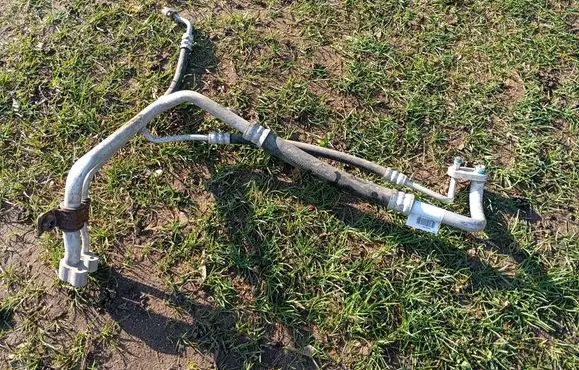 Tesla Model S Air conditioning (A/C) pipe/hose 106258300C