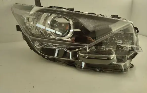 Toyota Auris E180 Headlight/headlamp 8111002K30