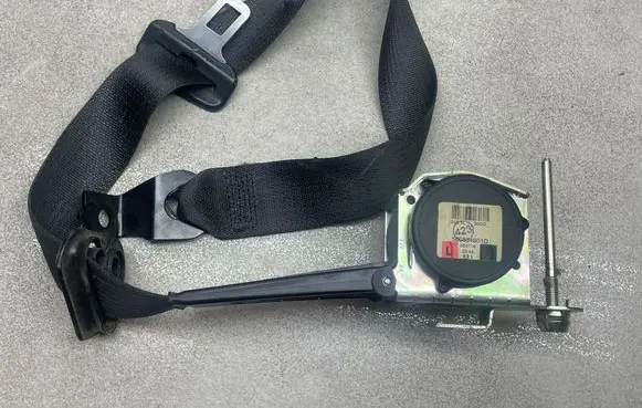 Opel Zafira B Front seatbelt 560834901 13296203