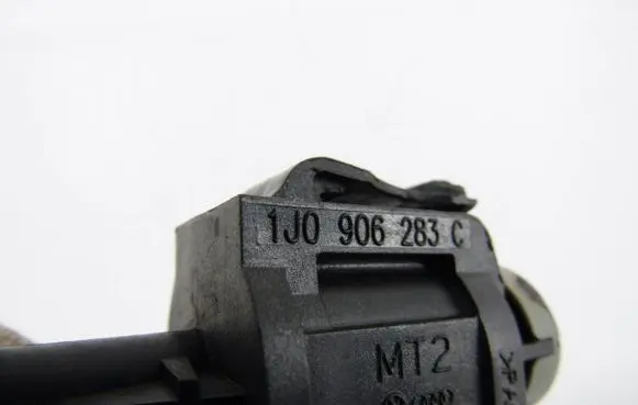 Volkswagen Golf IV Turbo solenoid valve 1J0906283C