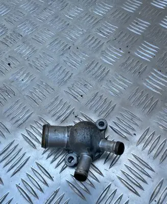 Volkswagen PASSAT B8 Engine coolant pipe/hose 04L121131T
