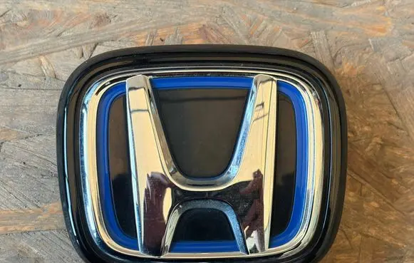 Honda HR-V Manufacturer badge logo/emblem 757153