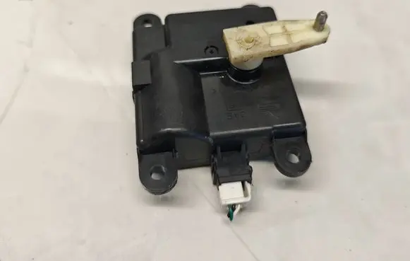 Nissan X-Trail T30 Air flap motor/actuator 3J11030820 040401